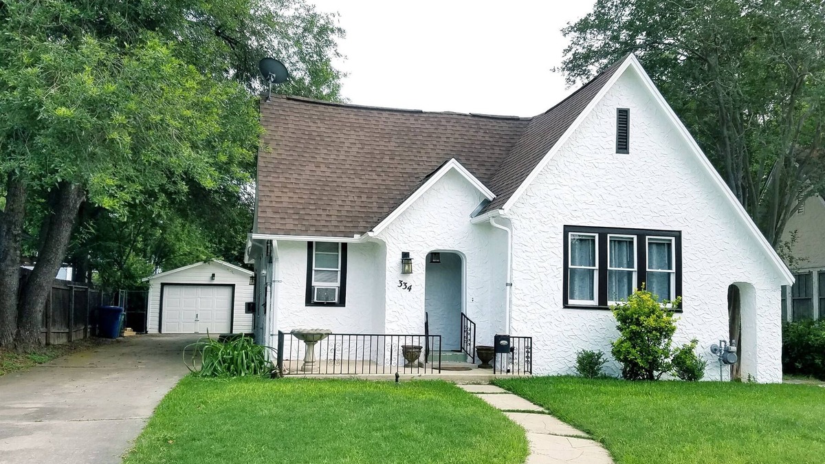Mahncke Park House | Centrally located vacation HOUSE, close to everything with parking.