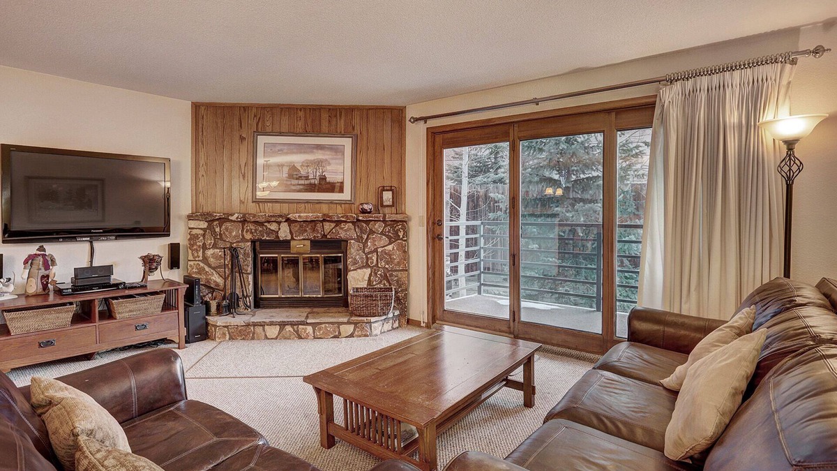 Mountain House Condo | Centrally Located/Walk to Lifts/Pool and Hot Tub Access/Private Patio