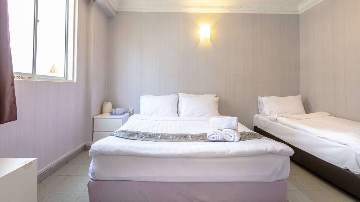Geylang House | Centre of attraction, famous food & fruit! 12, 402