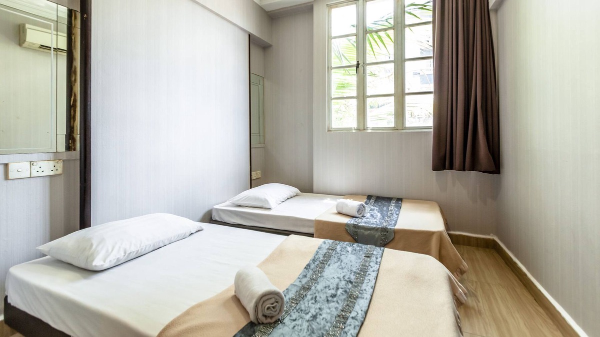 Geylang House | Centre of attraction, famous food & fruit! 14, 204