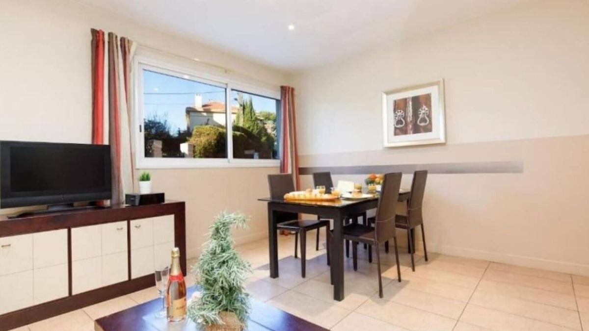 Carnot Apartment | Centre Ville à 5 mn à Pied du Palais et Plages