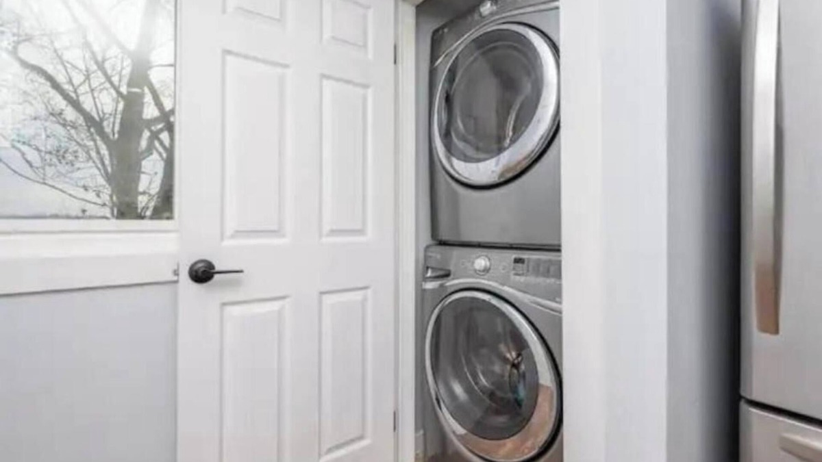 Highland Park House | CentreStreet-cozy 1bedroomSuite & Centre street 2bed upper suite - 4408