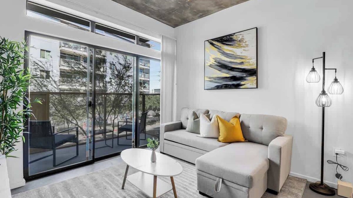 Evans Churchill Apartment | Centric 2BR |In HEART of DTPHX|Free Garage Parking
