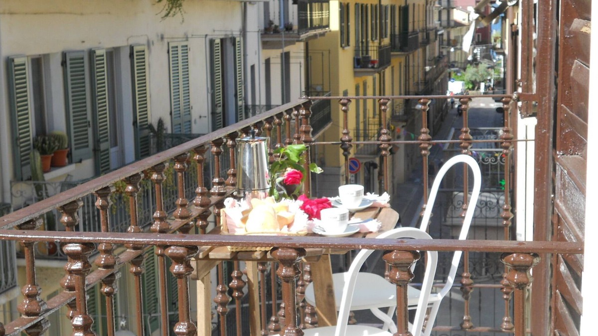 Stresa Apartment | Centro Stresa free wifi apartment, balconies washing machine close to everything