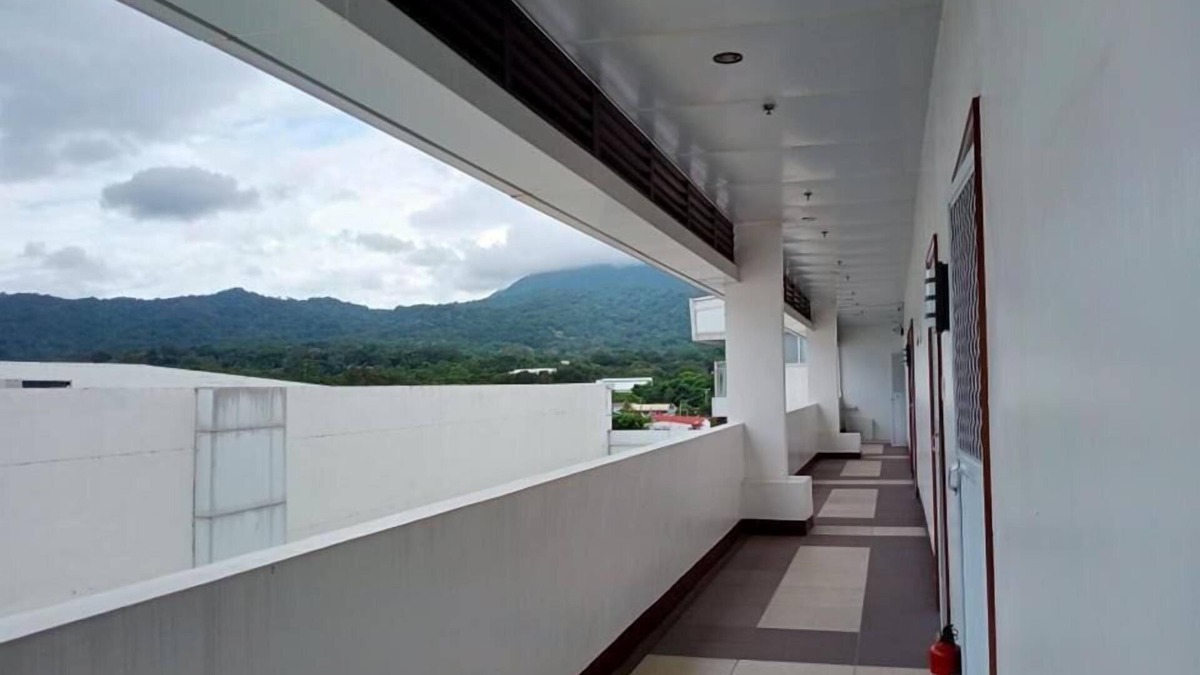 Los Banos Hotel | Centtro Residences