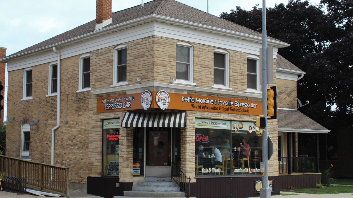 Kewaskum Apartment | Century Cafe Flat