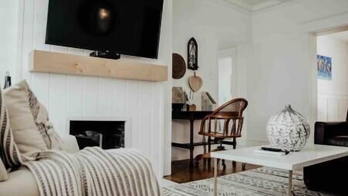 Campbellton House | Century charm 1, near downtown and hospital
