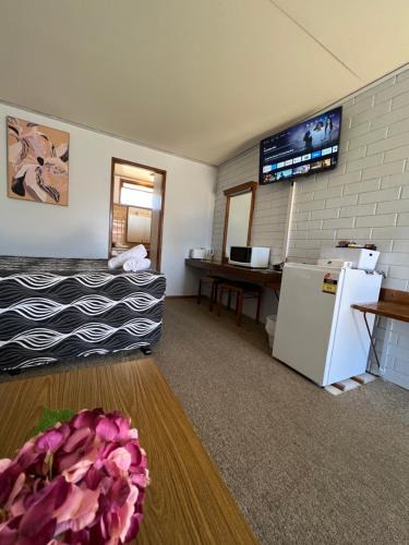 Finley Hotel | Century Motor Inn, Finley