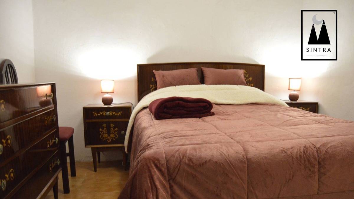 Sao Pedro de Penaferrim House | Century-old 2 bedrooms ground house