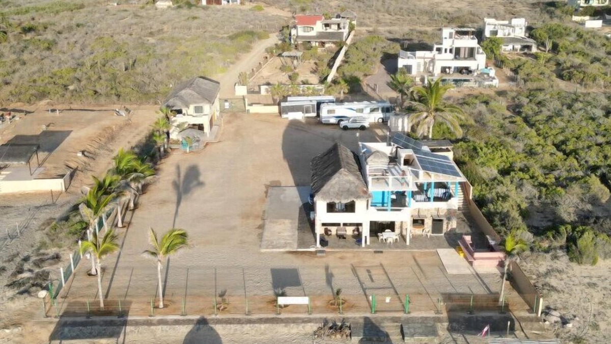 Cerritos House | Cerritos Beach Palace 3 Suites