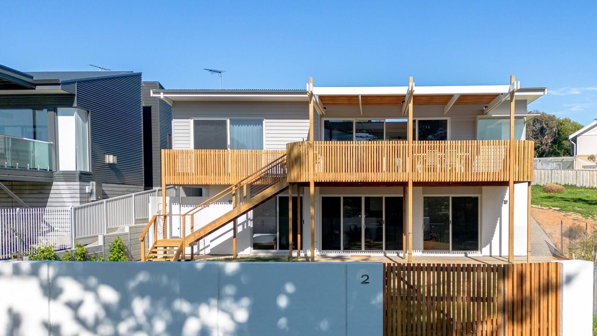 Port Willunga House | Cerulean ~ Port Willunga - Cerulean (/səˈruːliən/), a hue of blue halfway between azure and cyan. A colour the entire residence was custom built by award winning architects to celebrate.