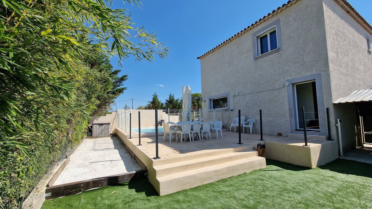 Saint-Privat-des-Vieux Villa | Cette Villa, Située à Saint-privat-des-vieux, est Idéale Pour 10 Personnes