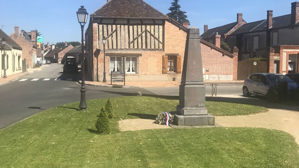 Pierrefitte-sur-Sauldre House | Château region/Sancerre Loire Valley large family house! Spacious w/courtyard!