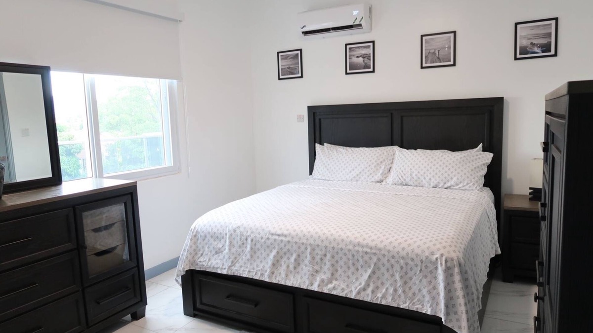 New Kingston Apartment | Château Apartment, Gated,24 Security. Event Allow