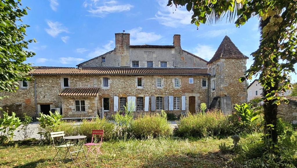 Vicq-d'Auribat Bed & Breakfast | Château Arche d'Aure