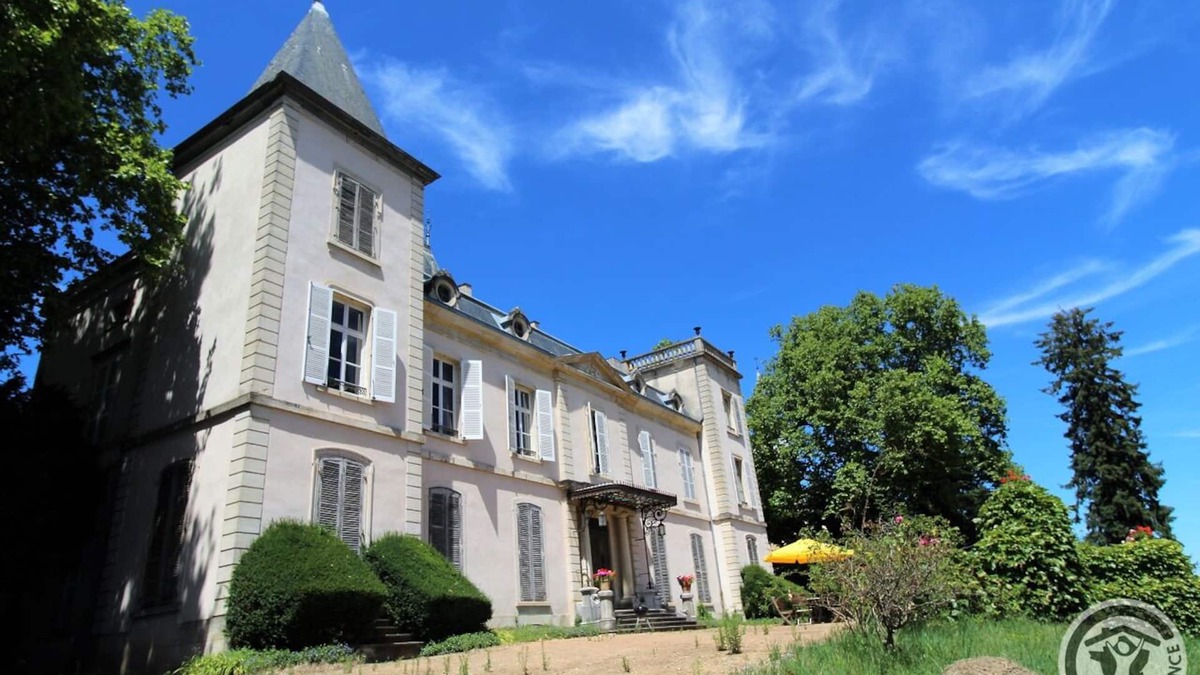 Emeringes House | Château d'Emeringes - EMERINGES