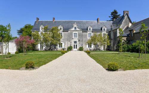 Grandchamp-des-Fontaines Bed & Breakfast | Château de la Grand'cour