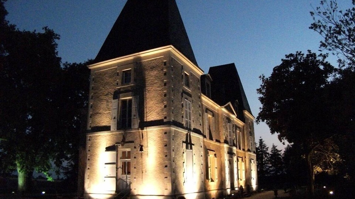 Sainte-Cecile Bed & Breakfast | Château de Belle-Vue
