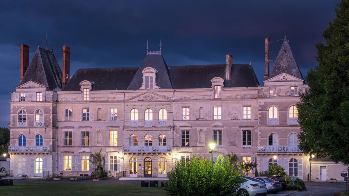 Baune Hotel | Château de Briançon, The Originals Relais