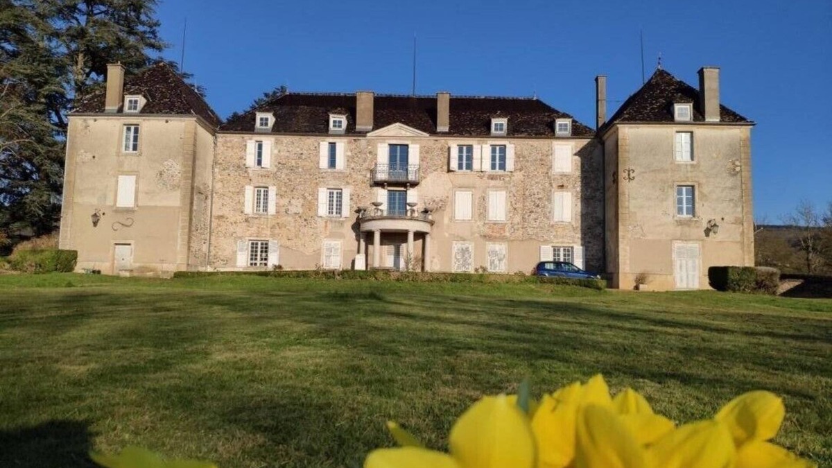 Cluny House | Château de la Corbette