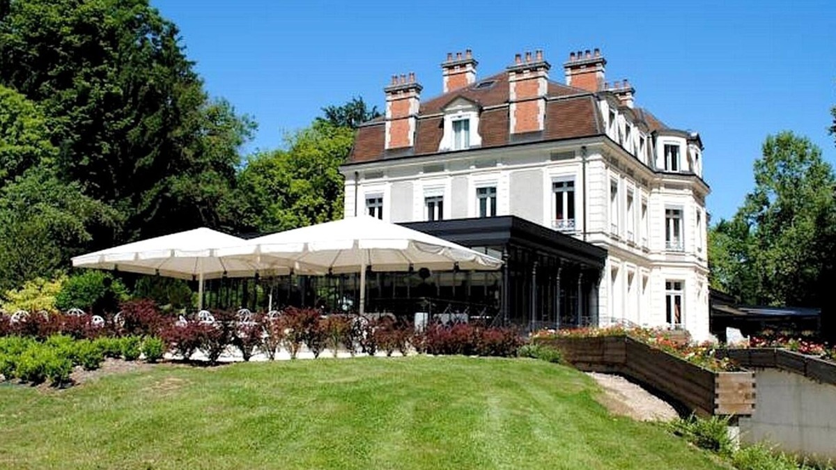 Geneuille Hotel | Château de la Dame Blanche
