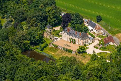 Nazelles-Negron Bed & Breakfast | Château de la Huberdière
