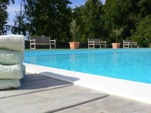 Aizenay Bed & Breakfast | Château de la Marronnière