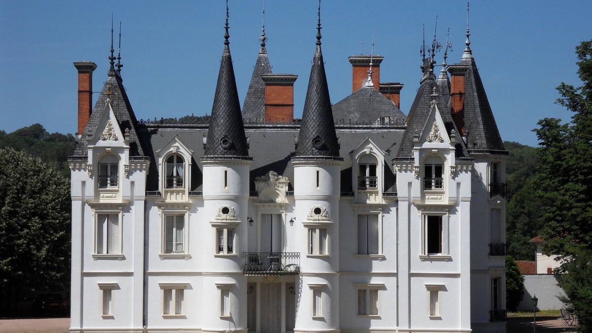 Noailly Bed & Breakfast | Château de la Motte