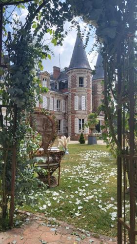 Fontenay-Tresigny Hotel | Château de la PLUMASSERIE