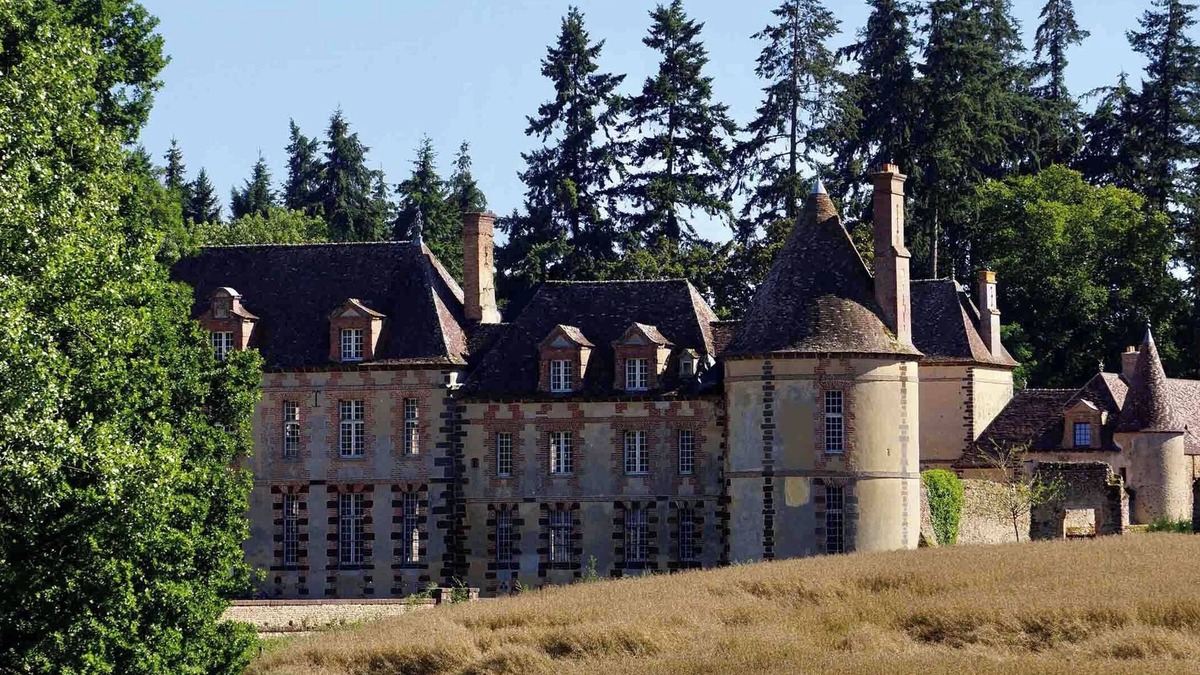 Pontgouin Bed & Breakfast | Château de La Rivière