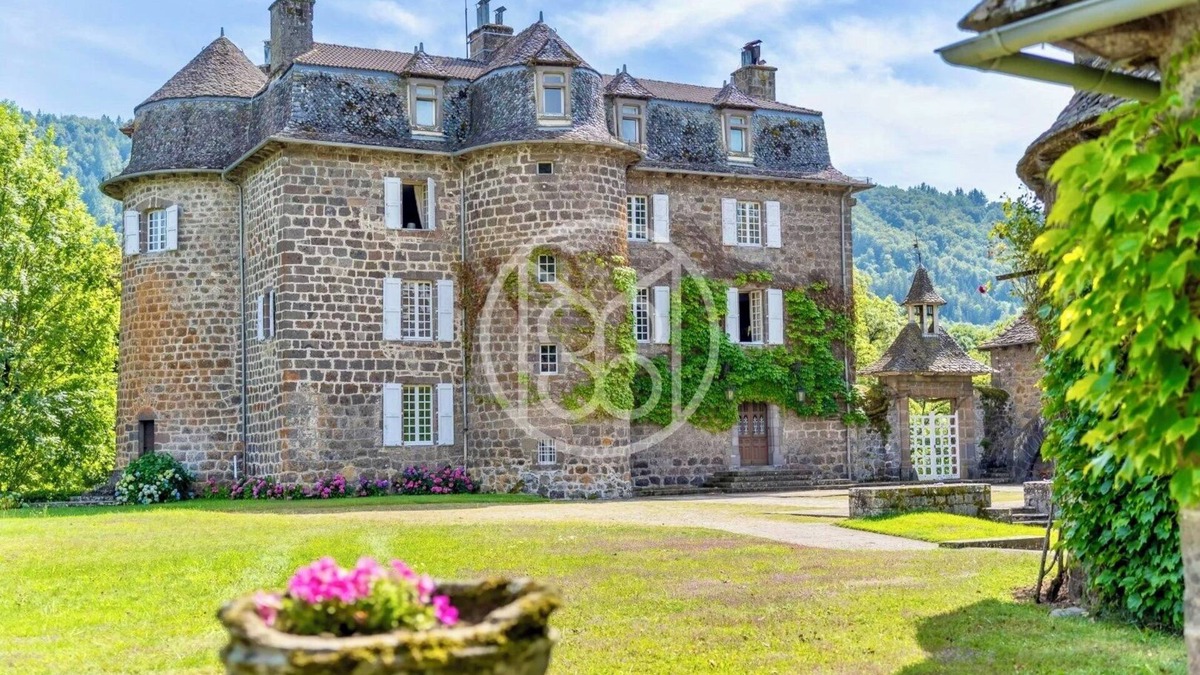 Marmanhac House | Château de La Voulte, Haute-Auvergne – A castle straight out of a fairytale.