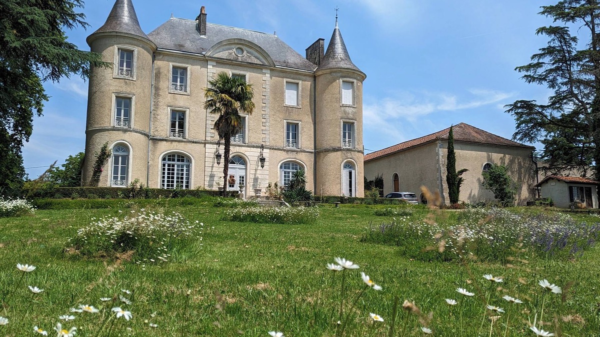 Montbron House | Château de Lavaud
