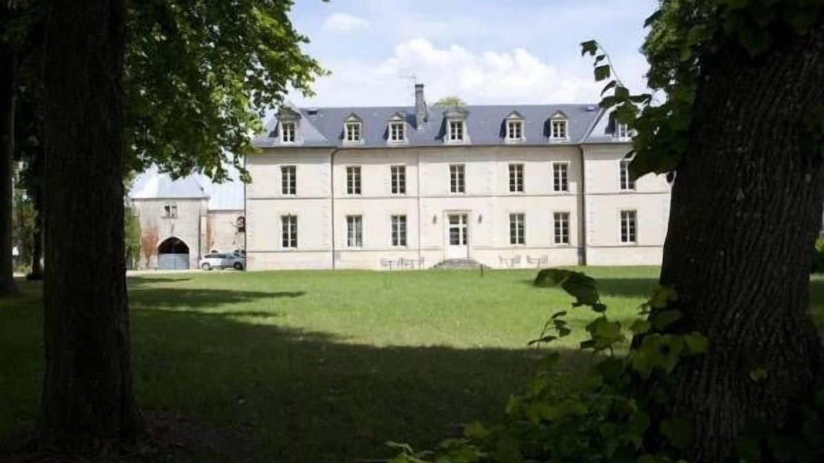 Bourges House | Château de Lazenay