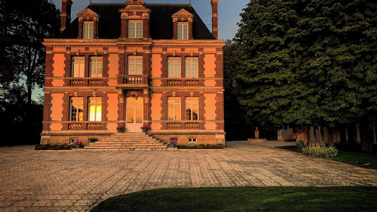 Ligny-le-Chatel Bed & Breakfast | Château de Ligny