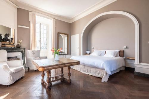 Hurigny Bed & Breakfast | Château de Salornay
