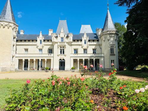 Neuille House | Château de Salvert - 4 Gîtes - 32 personnes