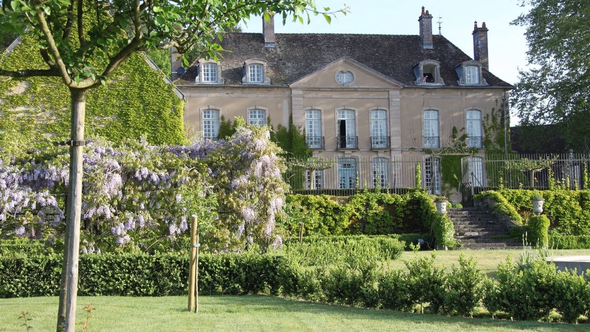 Poil Bed & Breakfast | Château de Villette
