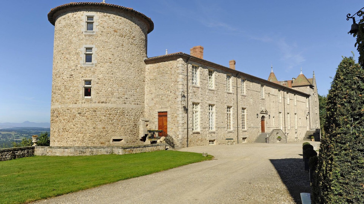 Vollore-Ville Bed & Breakfast | Château de Vollore