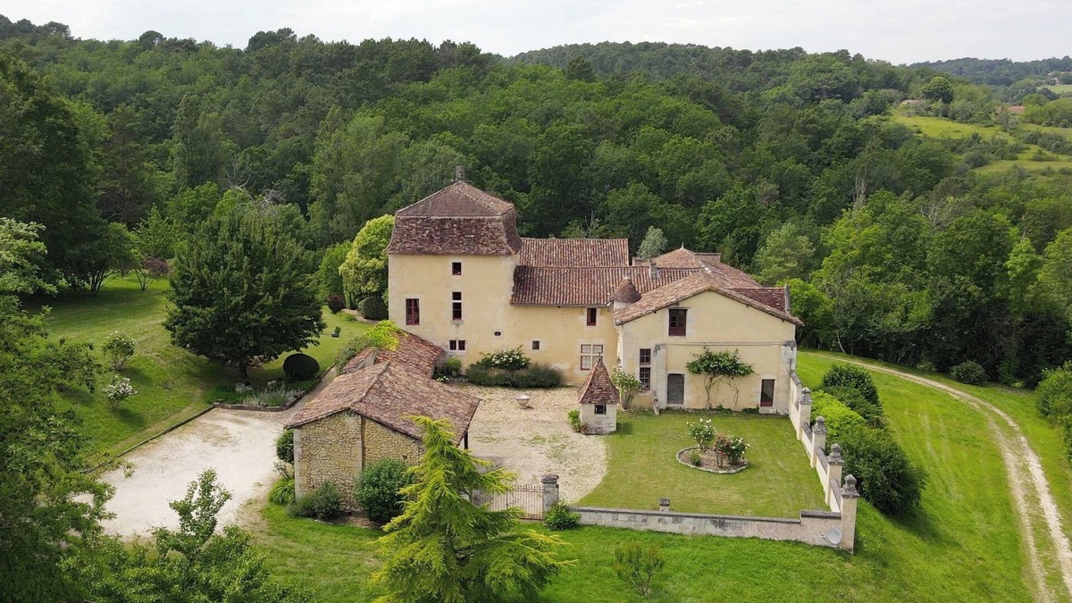 Leguillac-de-l'Auche Other | Château Le But, Vivre Avec son Temps Quand L'on a 500 Ans. Proche de Périgueux