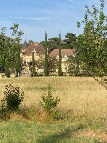 Montelimar Bed & Breakfast | château le perchoir