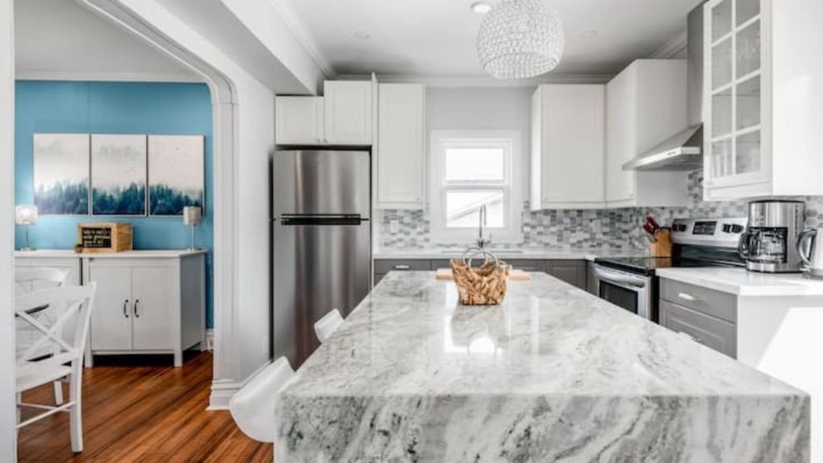 St. Davids House | Château Ravine, backing onto a beautiful tree-filled ravine