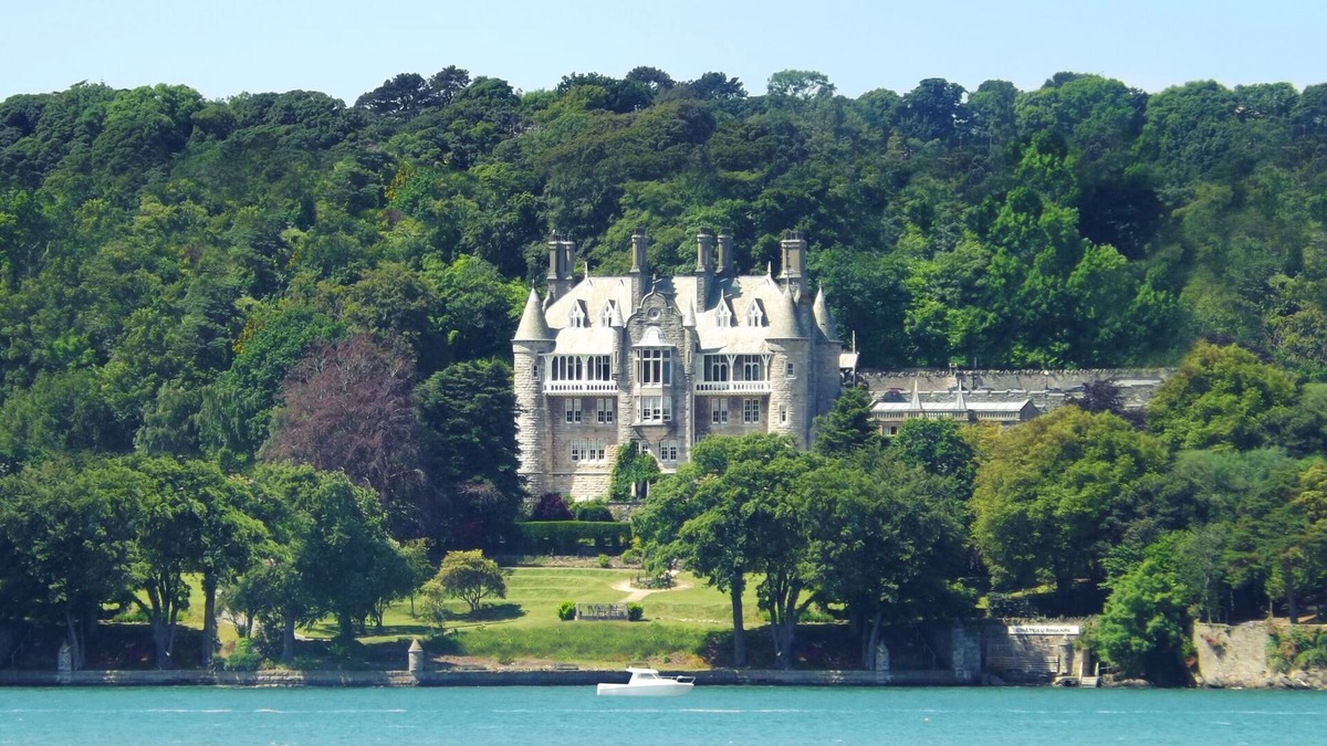 Menai Bridge House | Château Rhianfa
