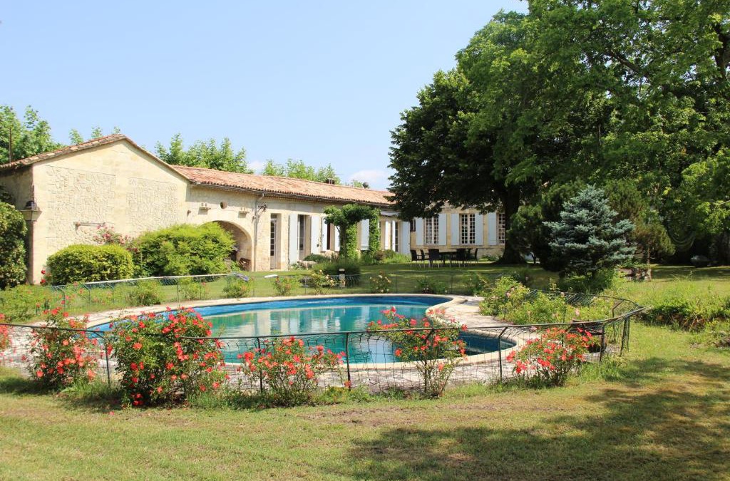 Labarde House | Château Rosemont - Grande maison familiale campagne dans le Médoc avec piscine et tennis à 15 mn Bordeaux