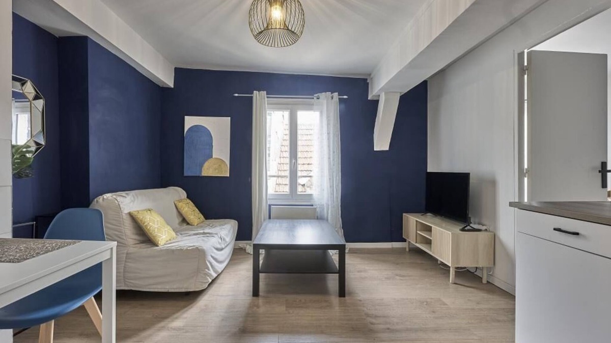 Chateau-Thierry Apartment | Château Saphir - T2 Spacious inner-city location