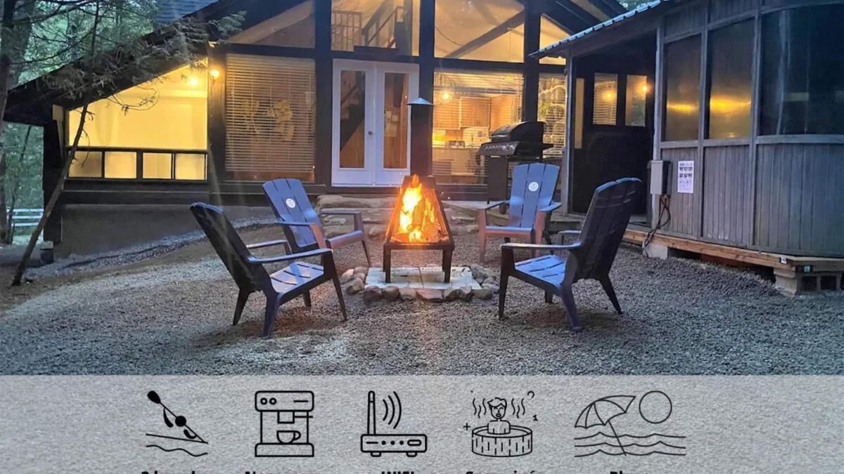 Sainte-Lucie-des-Laurentides Cabin | Chalet le chaleureux et coquet petit Caribou (1603)