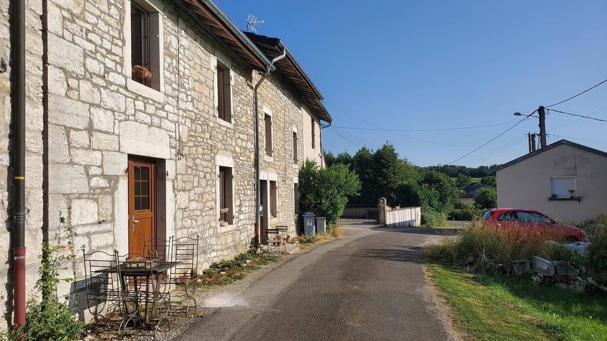Cezia Cottage | Charming gite "Le paradis du Jura" located in an oasis of peace and nature.