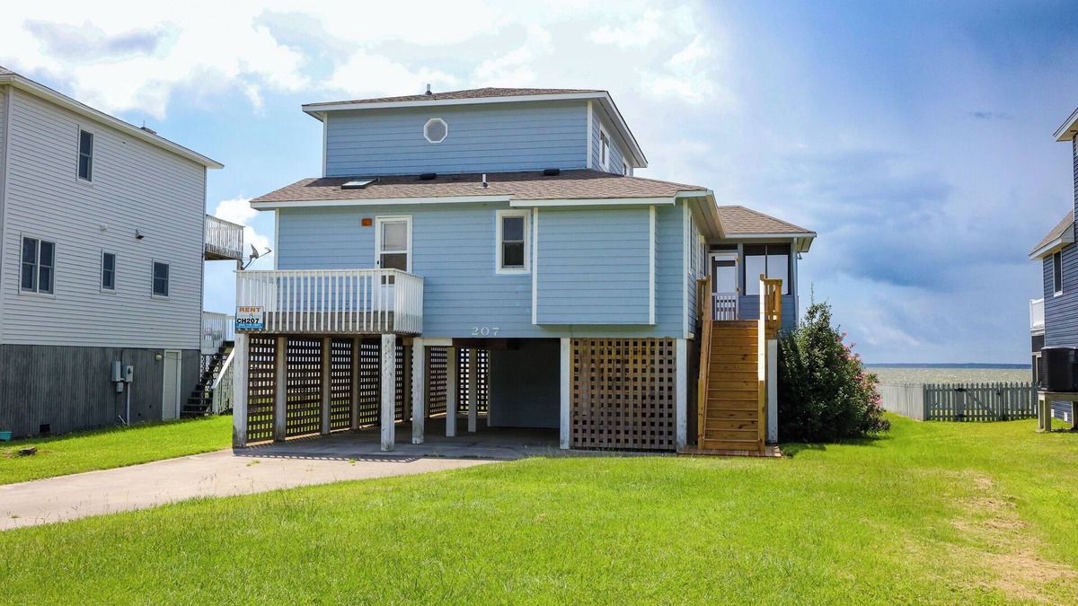 Colington Harbour House | CH207- Spectacular Soundfront, 3 BRs, Private Dock, Comm Pool, Tennis/Marina.