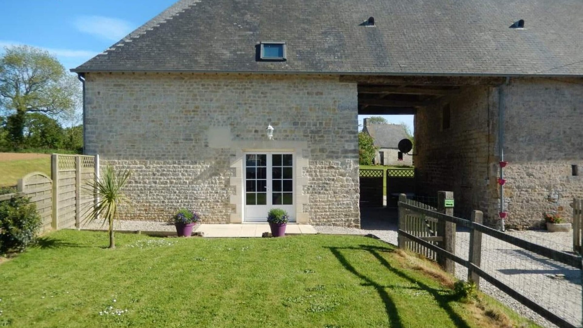Saint-Germain-de-Varreville Cottage | Charming 17th-Century Cottage: Near D-Day Beaches and Sainte-Mère-Église, Private Garden & Parking