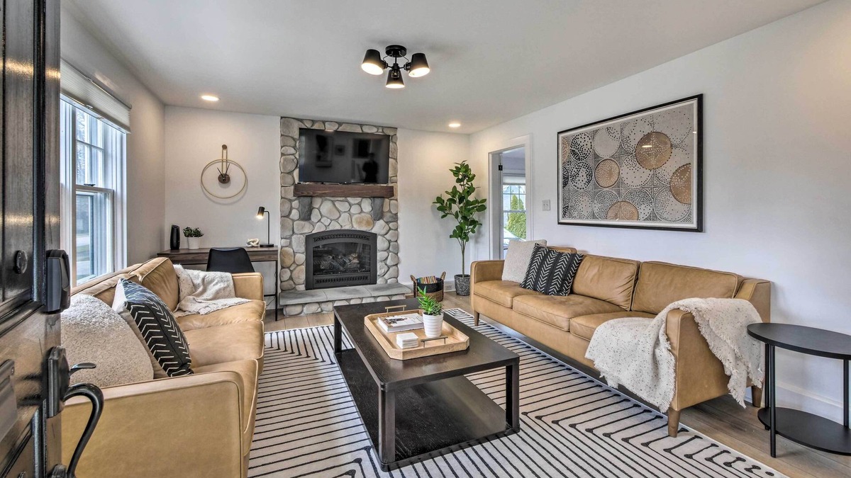 Chagrin Falls House | Chagrin Falls Home < Half-Mi to Waterfall!