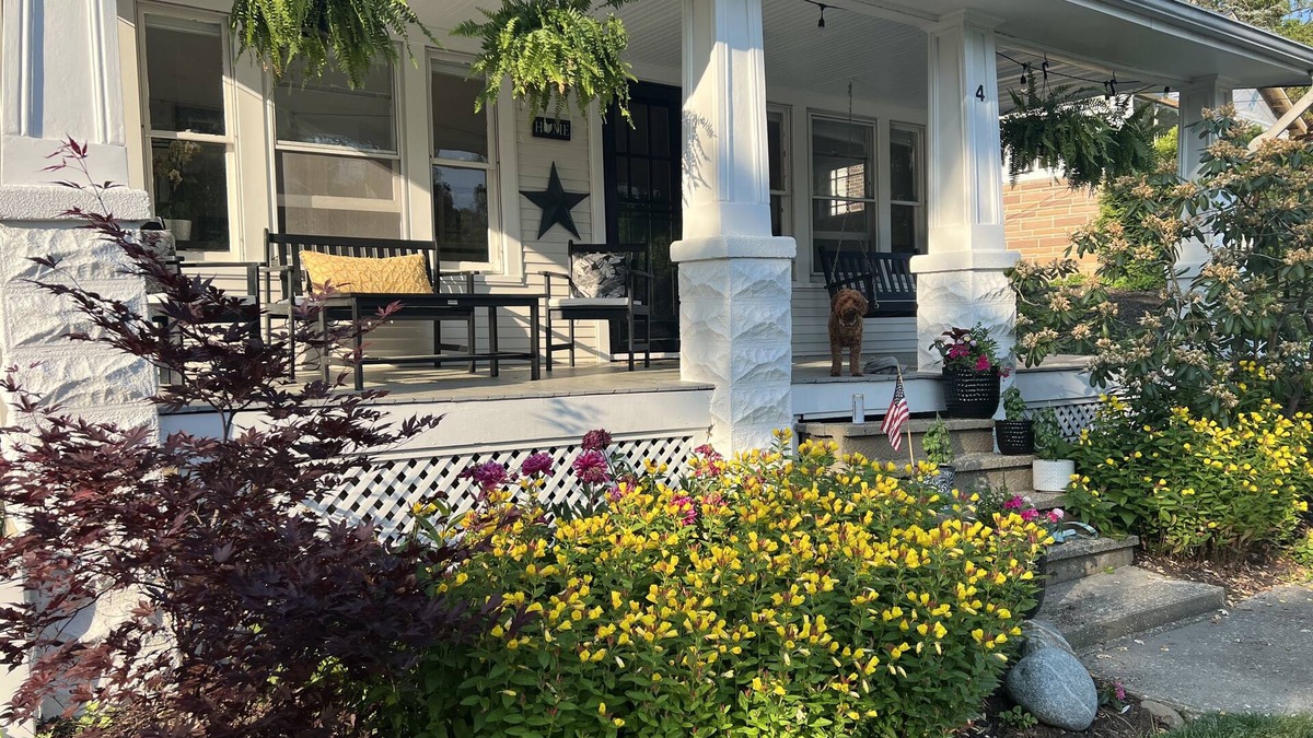 Chagrin Falls House | CHAGRIN FALLS rental - 5 min walk to town. 3 bedrooms & 1 bath.